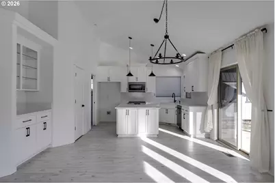 612 N 6th St, Carlton, OR 97111 - Photo 11