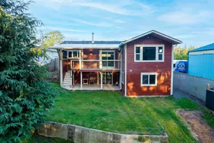 1955 28th St, Coos Bay, OR 97420 - Photo 9