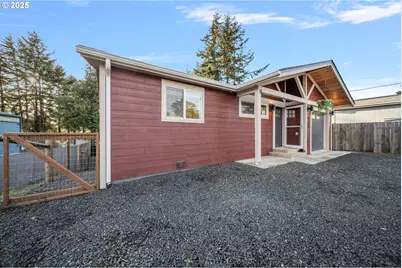 1955 28th St, Coos Bay, OR 97420 - Photo 3