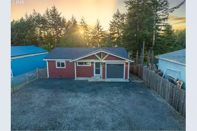 1955 28th St, Coos Bay, OR 97420 - Photo 5