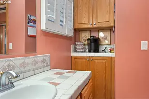 615 N Tomahawk Island Dr, Portland, OR 97217 - Photo 37