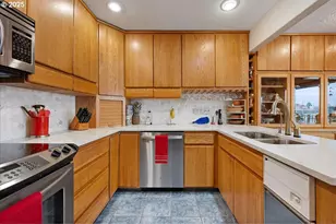 615 N Tomahawk Island Dr, Portland, OR 97217 - Photo 23