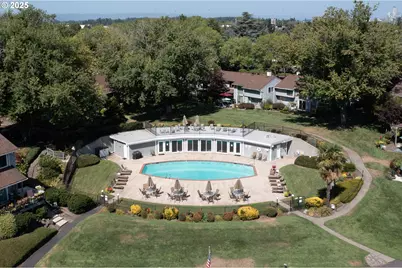 615 N Tomahawk Island Dr, Portland, OR 97217 - Photo 5