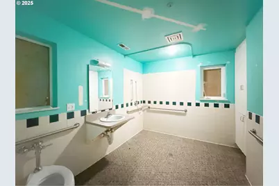 9350 SE Taylor St, Portland, OR 97216 - Photo 17