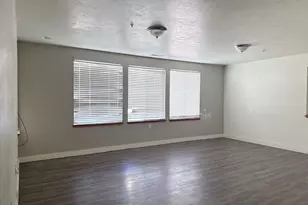 9350 SE Taylor St, Portland, OR 97216 - Photo 11