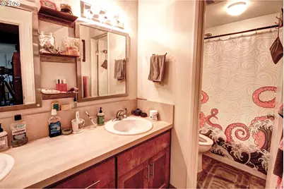 1715 SE 5th St, Gresham, OR 97080 - Photo 5