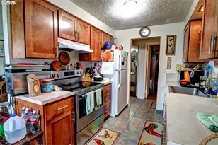 1715 SE 5th St, Gresham, OR 97080 - Photo 7