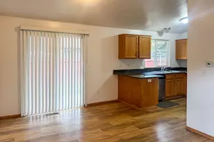 6530 SE 139th Ave, Portland, OR 97236 - Photo 5