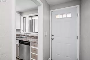 1632 Larkspur Loop, Eugene, OR 97401 - Photo 5