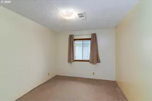 205 N Schoneman Ave, Coos Bay, OR 97420 - Photo 27