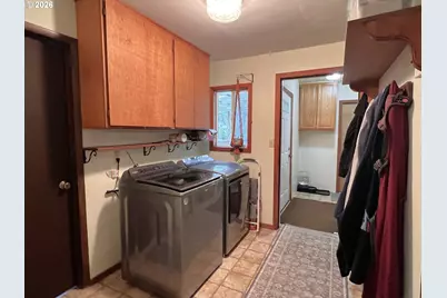 205 N Schoneman Ave, Coos Bay, OR 97420 - Photo 33