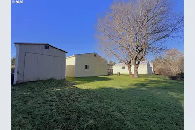 205 N Schoneman Ave, Coos Bay, OR 97420 - Photo 11