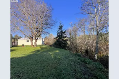 205 N Schoneman Ave, Coos Bay, OR 97420 - Photo 15