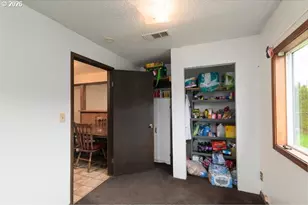 205 N Schoneman Ave, Coos Bay, OR 97420 - Photo 31