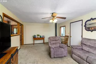 205 N Schoneman Ave, Coos Bay, OR 97420 - Photo 17