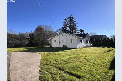 205 N Schoneman Ave, Coos Bay, OR 97420 - Photo 9