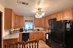 205 N Schoneman Ave, Coos Bay, OR 97420 - Photo 19