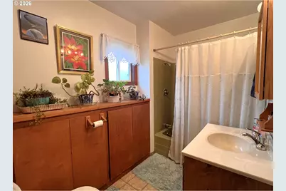 205 N Schoneman Ave, Coos Bay, OR 97420 - Photo 29