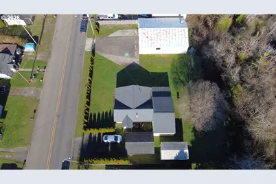 205 N Schoneman Ave, Coos Bay, OR 97420 - Photo 3