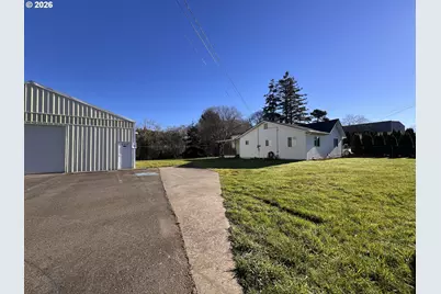 205 N Schoneman Ave, Coos Bay, OR 97420 - Photo 43