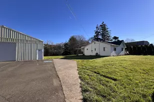 205 N Schoneman Ave, Coos Bay, OR 97420 - Photo 43