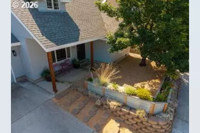 804 NE Providence Dr, Bend, OR 97701 - Photo 3