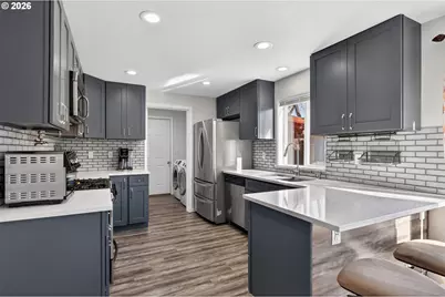 804 NE Providence Dr, Bend, OR 97701 - Photo 17