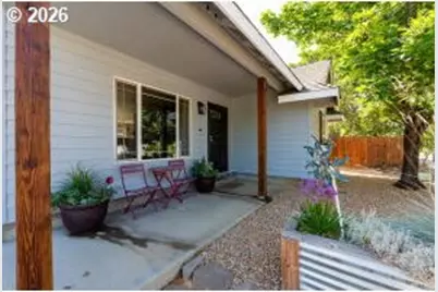 804 NE Providence Dr, Bend, OR 97701 - Photo 5