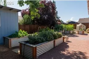 804 NE Providence Dr, Bend, OR 97701 - Photo 39