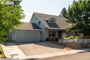 804 NE Providence Dr, Bend, OR 97701 - Photo 1