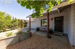 804 NE Providence Dr, Bend, OR 97701 - Photo 5