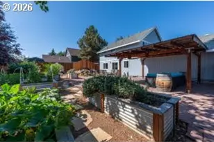 804 NE Providence Dr, Bend, OR 97701 - Photo 35