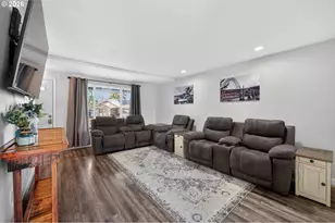 804 NE Providence Dr, Bend, OR 97701 - Photo 9