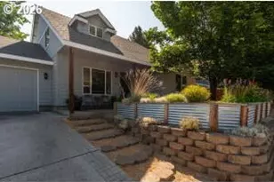 804 NE Providence Dr, Bend, OR 97701 - Photo 3