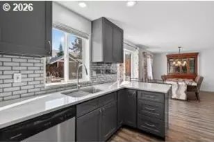 804 NE Providence Dr, Bend, OR 97701 - Photo 15