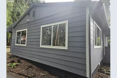 1162 E 1st Pl, Coquille, OR 97423 - Photo 3