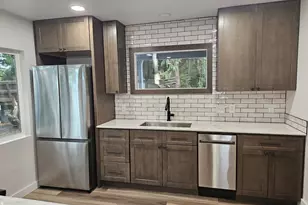 1162 E 1st Pl, Coquille, OR 97423 - Photo 5