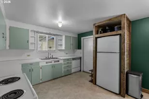 2402 NE 3rd St, Prineville, OR 97754 - Photo 9