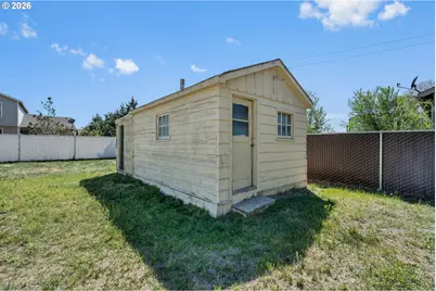 2402 NE 3rd St, Prineville, OR 97754 - Photo 23