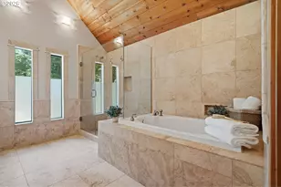 8122 SW 54th Ave, Portland, OR 97219 - Photo 17