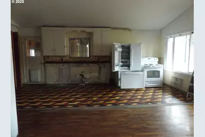 324 W Berdine St, Roseburg, OR 97471 - Photo 7