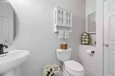 6679 NE Rosebay Dr, Hillsboro, OR 97124 - Photo 17