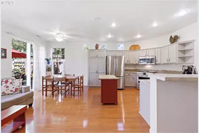 6679 NE Rosebay Dr, Hillsboro, OR 97124 - Photo 9