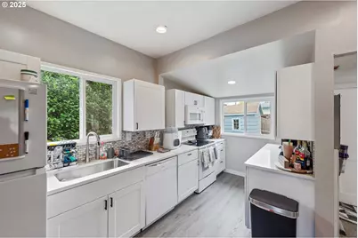 3236 Sheridan Ave, North Bend, OR 97459 - Photo 9