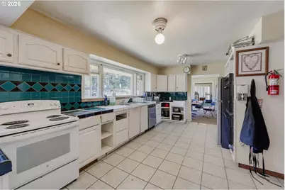 15705 SE Powell Blvd, Portland, OR 97236 - Photo 9