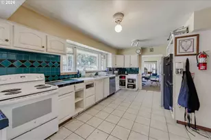 15705 SE Powell Blvd, Portland, OR 97236 - Photo 9