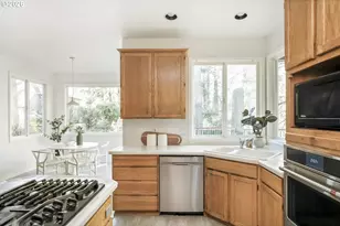 3321 SW Vesta Ct, Portland, OR 97219 - Photo 7