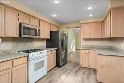 8203 SW Matthew Park St, Portland, OR 97224 - Photo 13