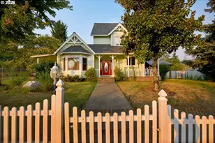 340 NE 2nd St, Oakland, OR 97462 - Photo 1