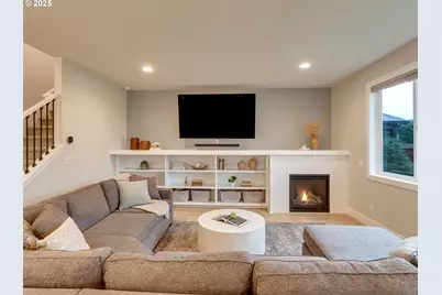 2918 N Juniper Dr, Newberg, OR 97132 - Photo 3